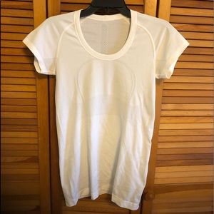Lululemon Athletic swiftly short sleeve top in good condition lightly worn
